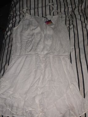 Threadzwear White Sleeveless Romper with Lace Trim